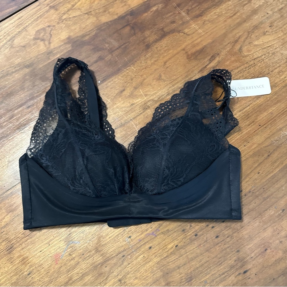 Understance lace overlay bra NWT 32 D wireless plunge
